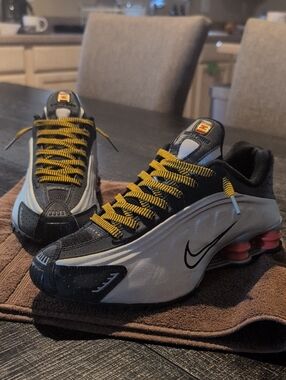 Nike Shox R4